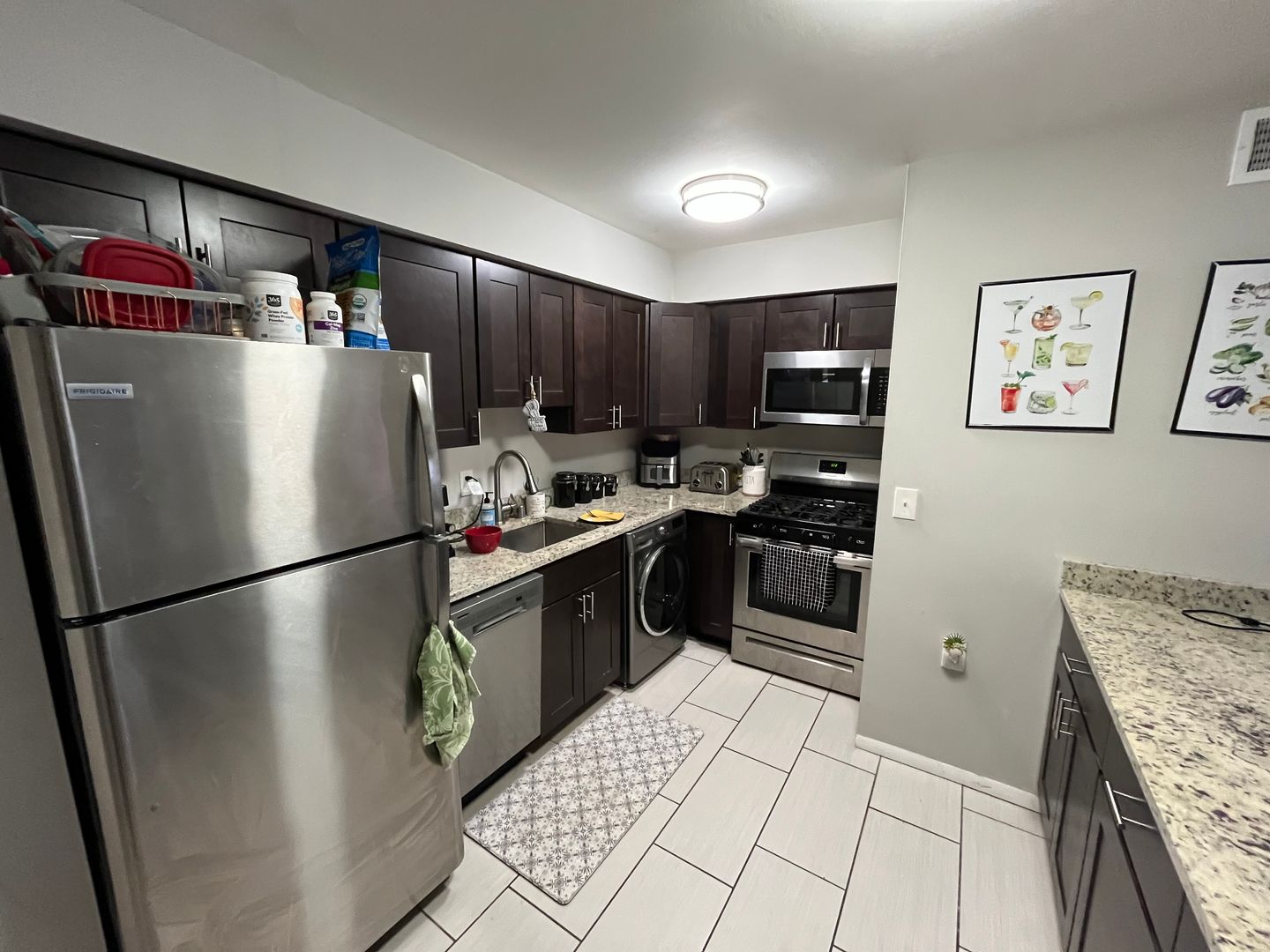 Milwaukee Apartment: 2492 N Murray Ave
