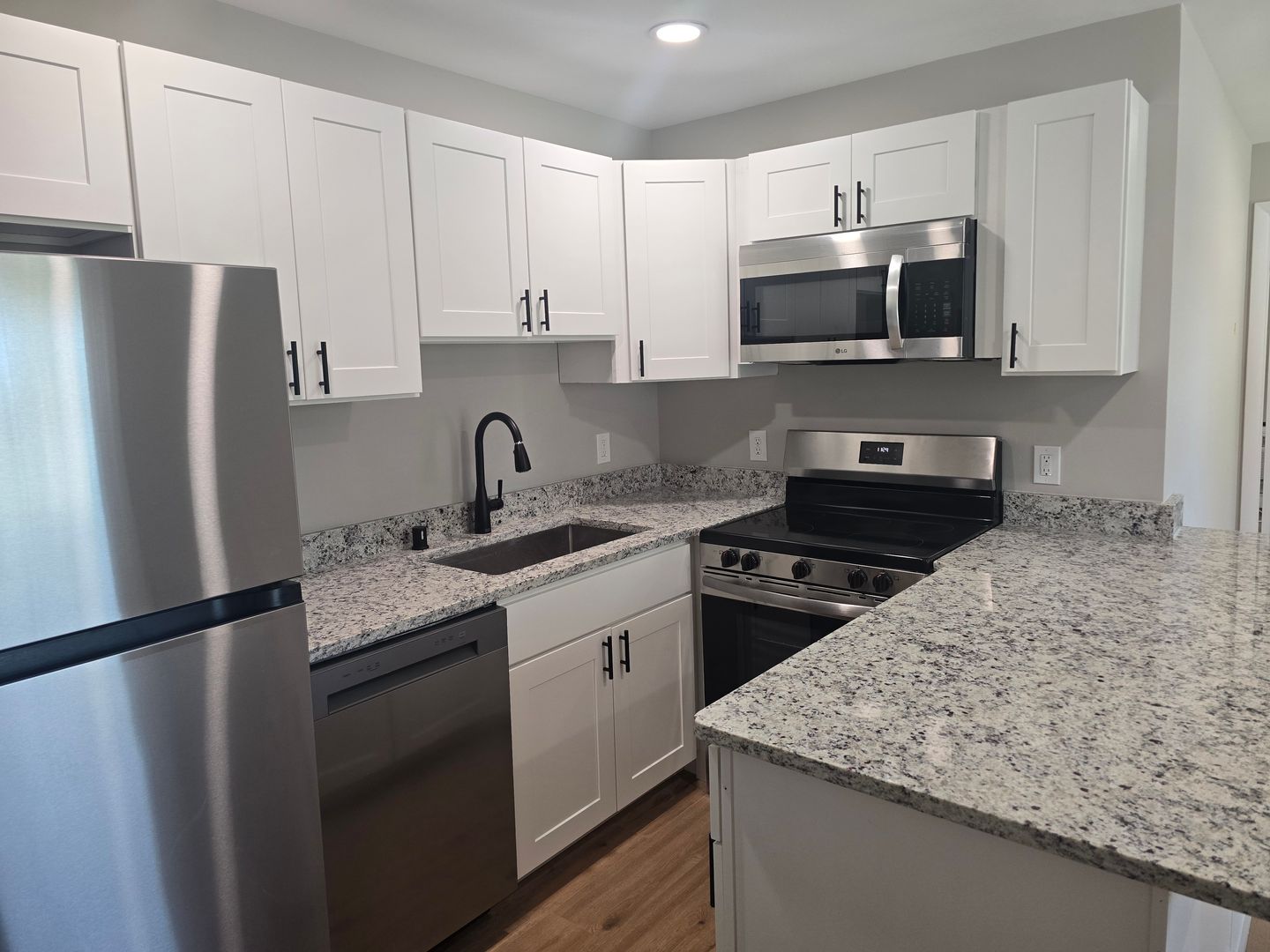 Grafton Apartment: 1510-1512 4th Avenue, Grafton, WI 53024
