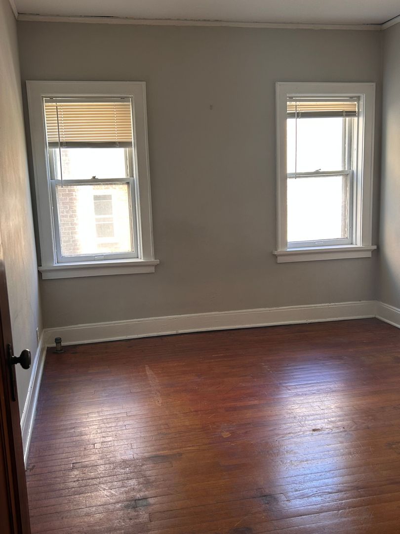 Milwaukee Apartment: 5439 W Martin Dr