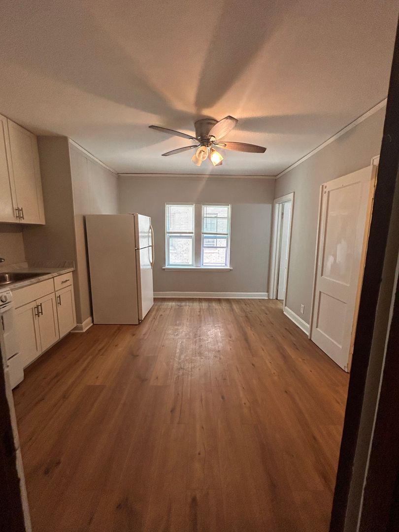 Milwaukee Apartment: 1020 E. Pleasant Street