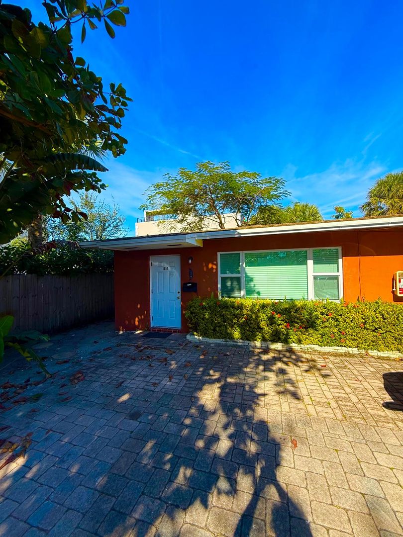 Oakland Park Apartment: 1055 NE 34 Ct