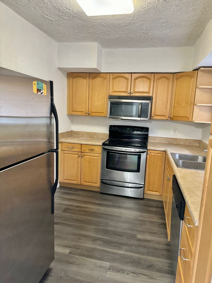 Hallandale Beach Apartment: 2380 Diana Dr
