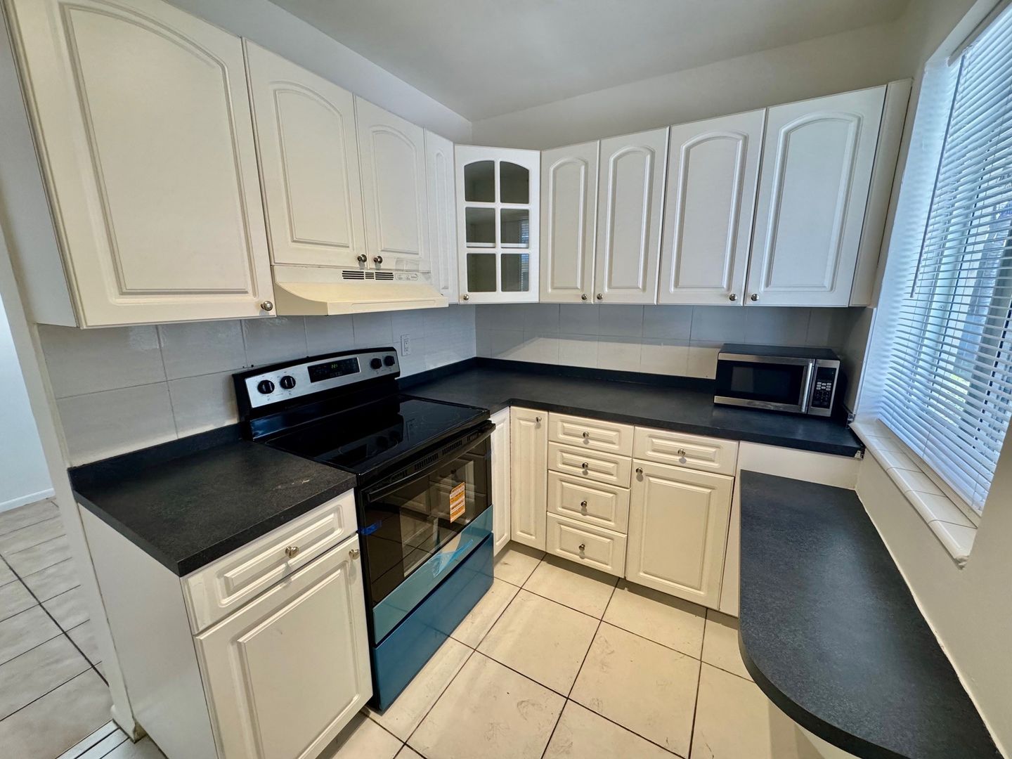 Hallandale Beach Apartment: 2380 Diana Dr