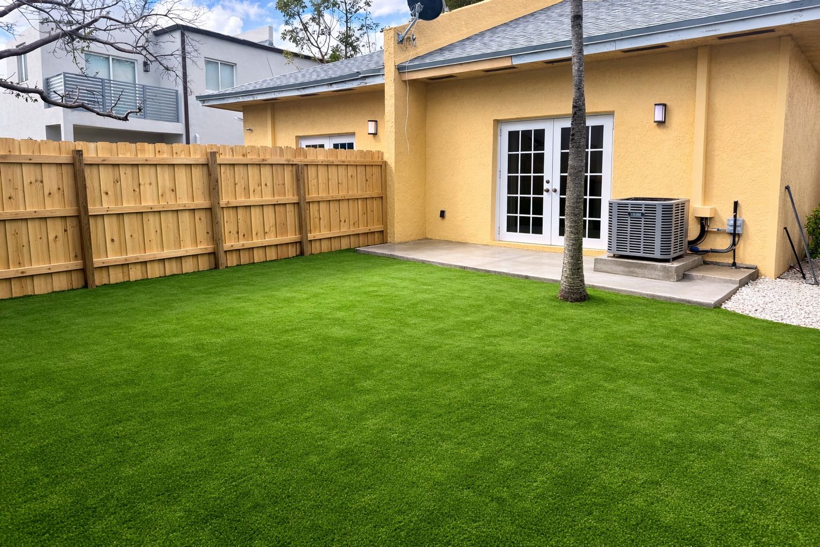 Hallandale beach Apartment: 1008-1010 NW 2 Ave