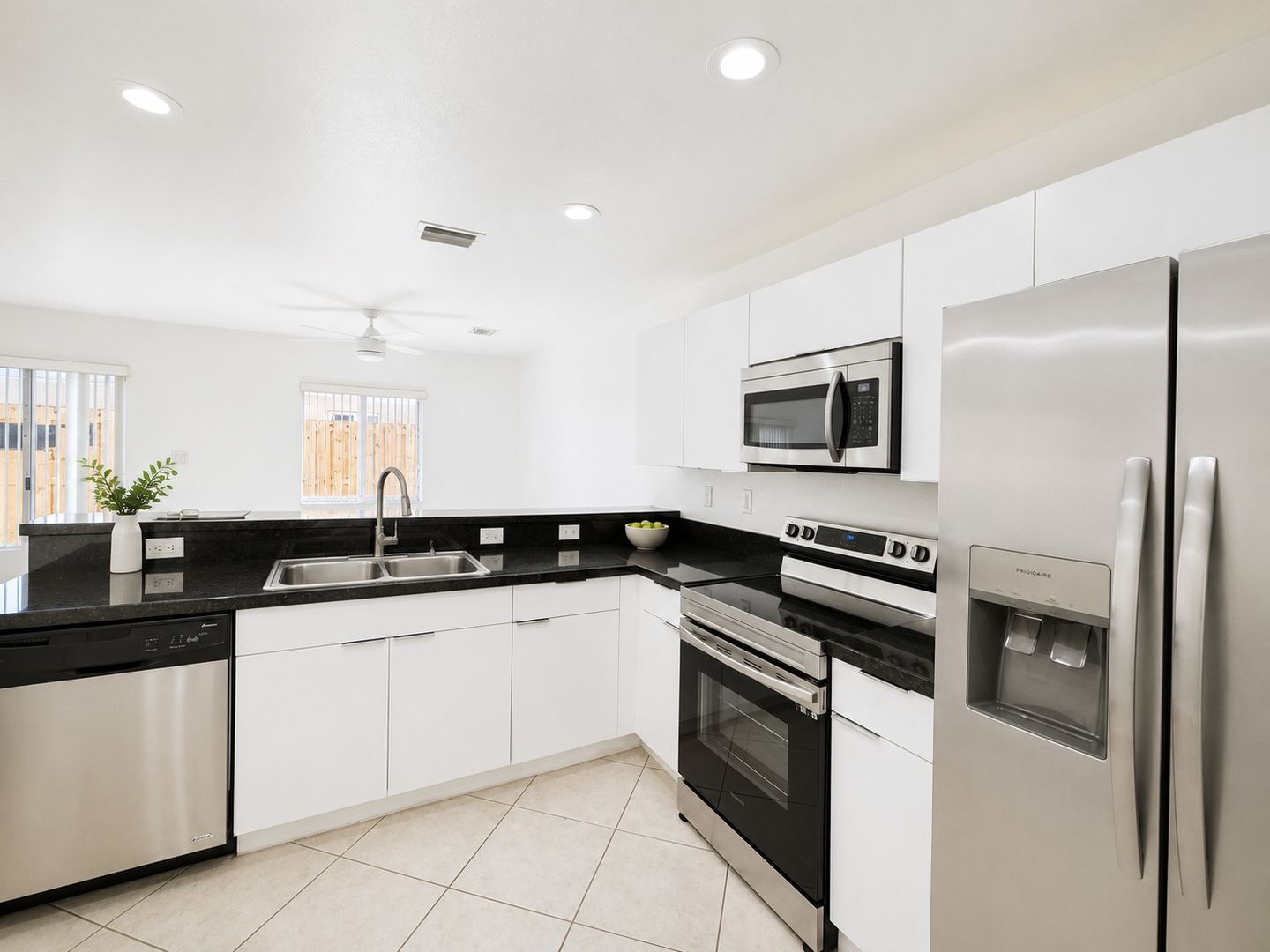 Hallandale Beach Apartment: 322-324 NE 3rd Street