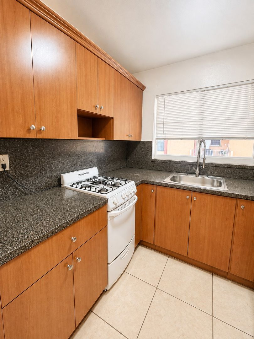 Hialeah Apartment: 6850 West 14th Court