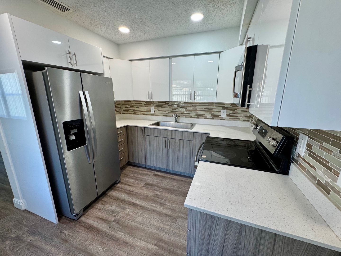 HALLANDALE Apartment: 100 SW 9th St