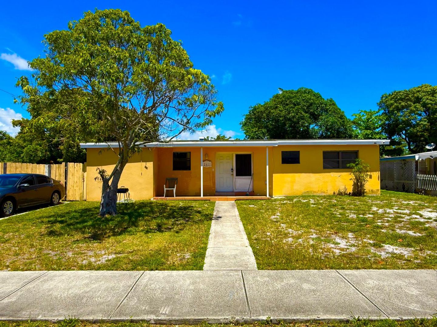 Deerfield Beach House: 261 NE 40 St