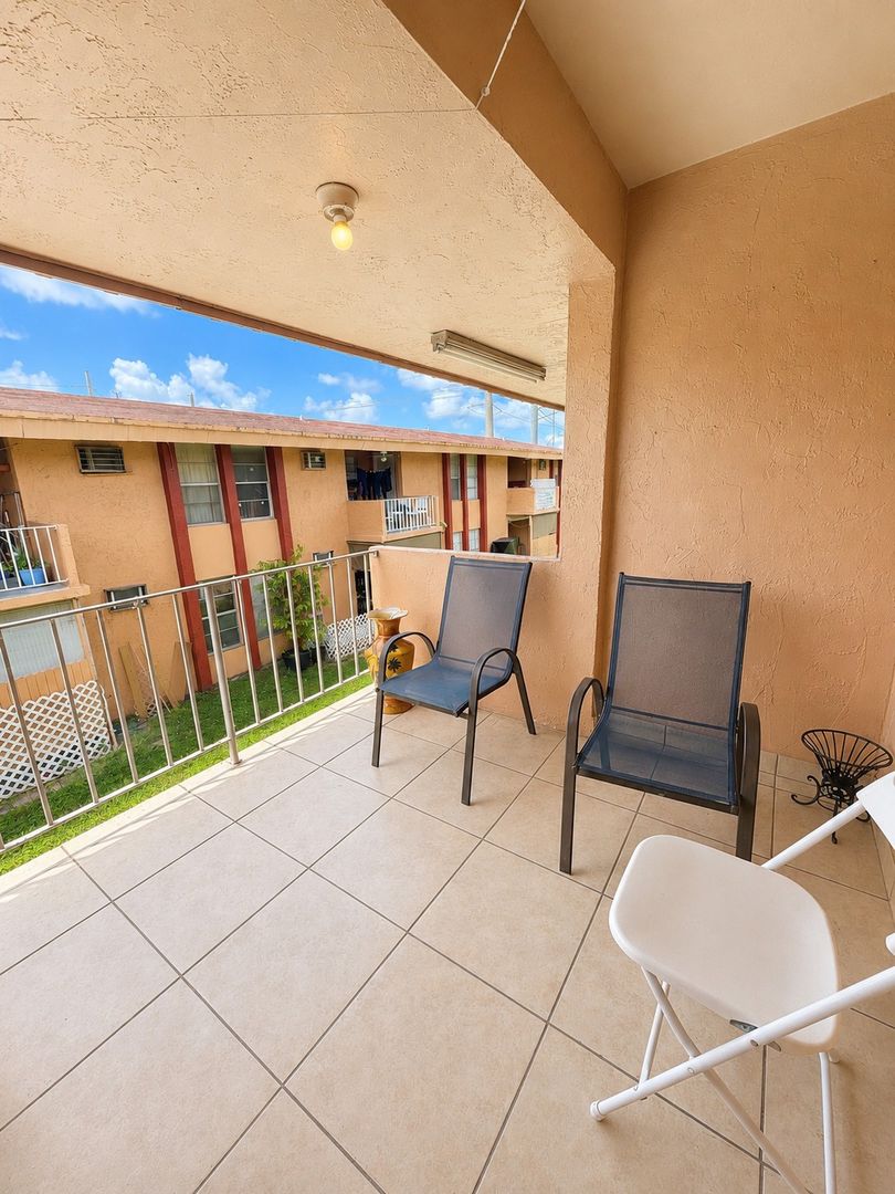 Hialeah Apartment: 6850 West 14th Court