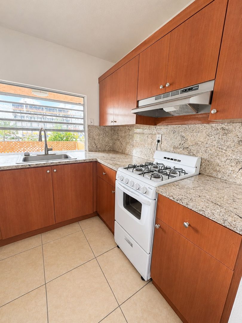Hialeah Apartment: 6850 West 14th Court