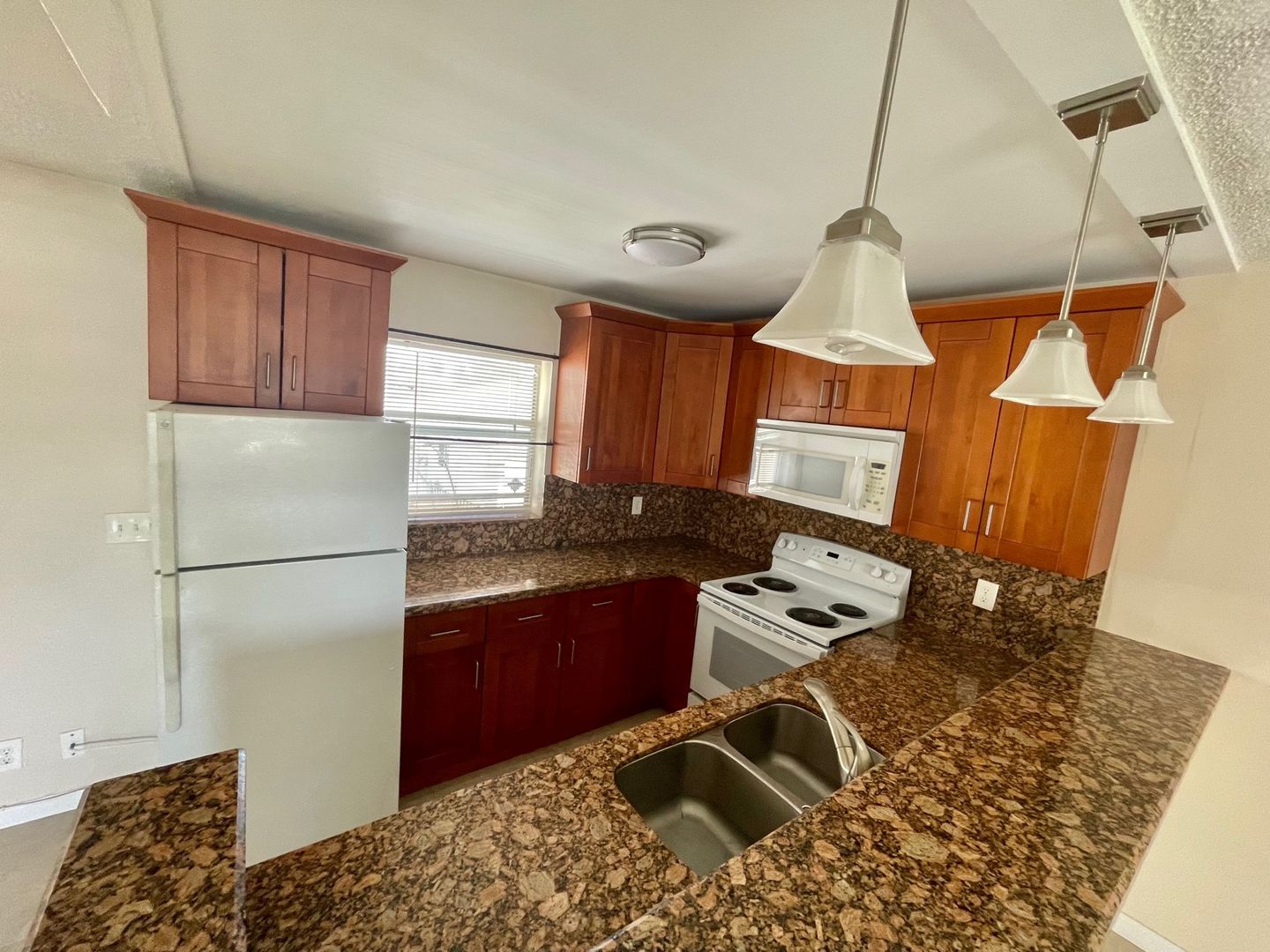 Hollywood Apartment: 2519 - 2521 Pierce Street