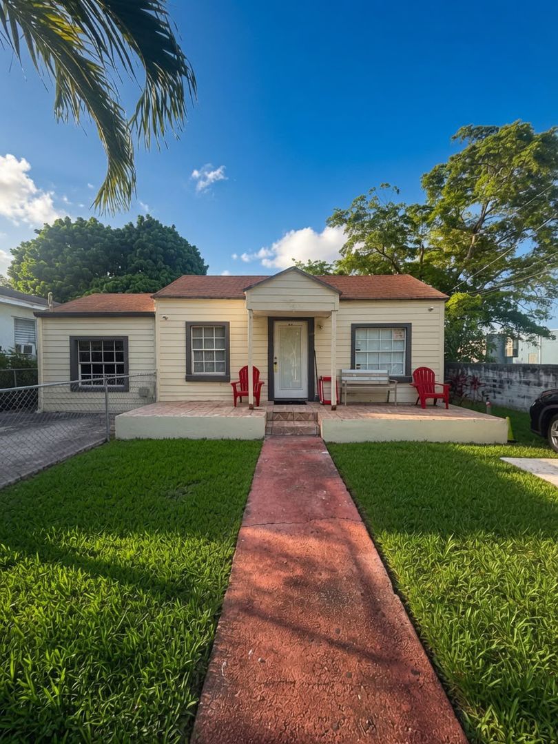 Miami Apartment: 715 NW 116th Ter