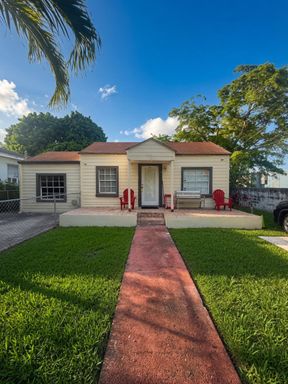 BEAUTIFUL Renovated efficiency FOR RENT All utilities includes – photo 1