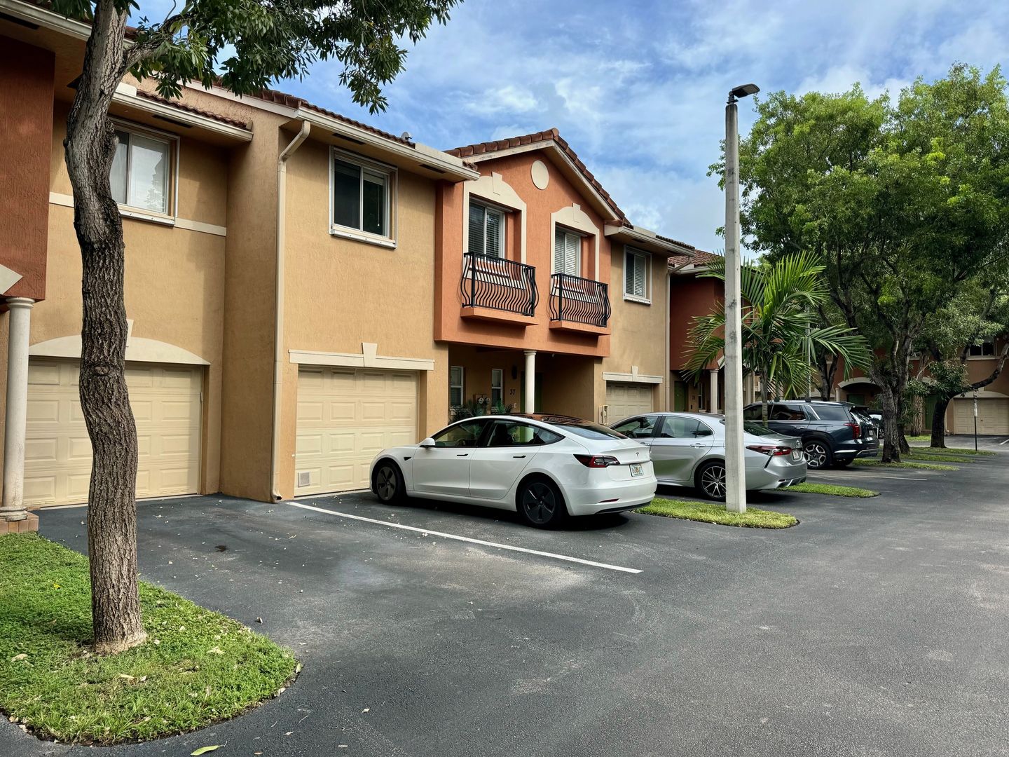 Hallandale Apartment: 31 - 57 SE 3rd Ave