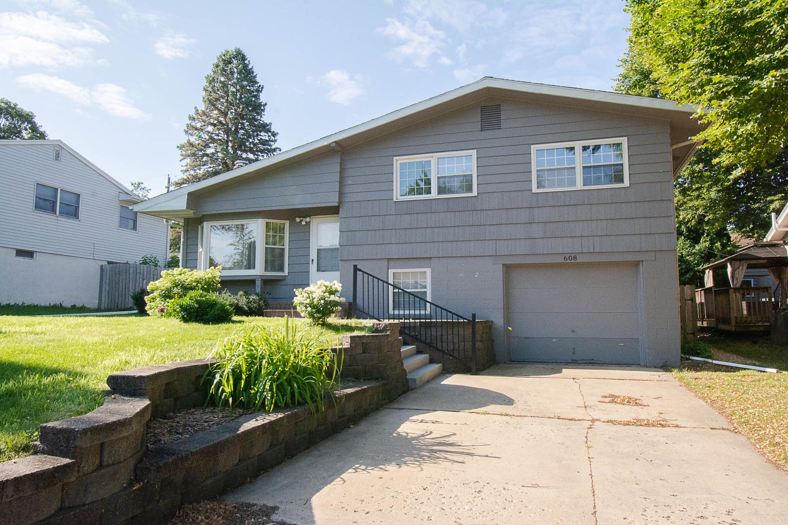 Rochester House: 608 22nd St NE
