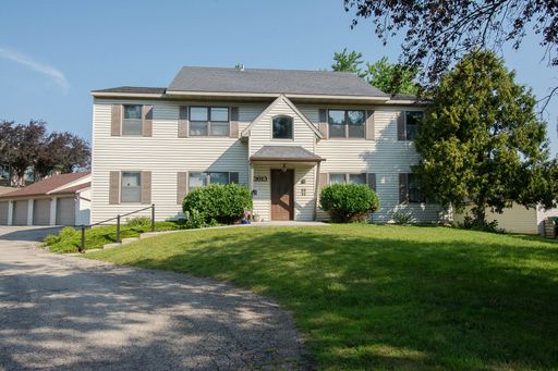 Newly updated 2br upstairs condo in excellent NW location! – photo 1