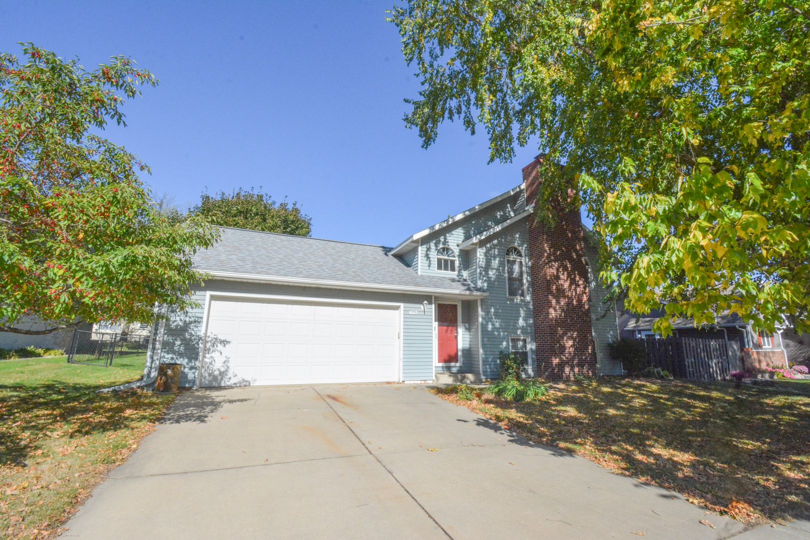 Charming 3-Bedroom Home FOr Rent with Sunroom, Fenced Backyard & Attached Garage