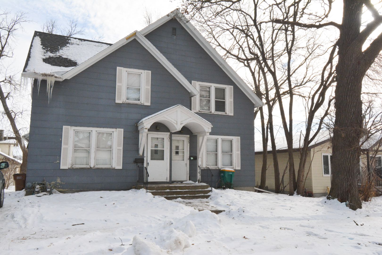 Albert Lea Apartment: 231-233 S Pearl St