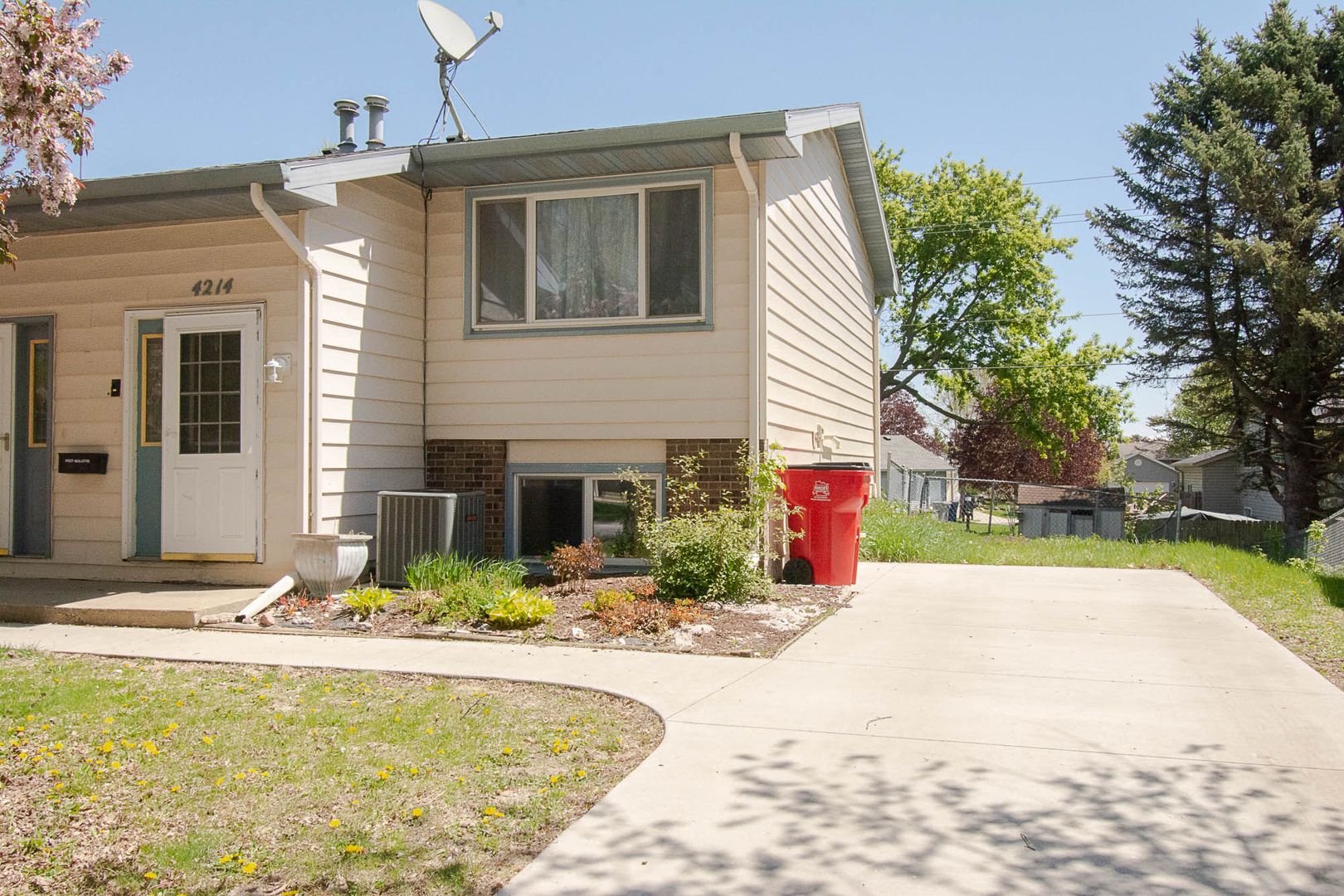 Rochester House: 4214 13th Ave NW