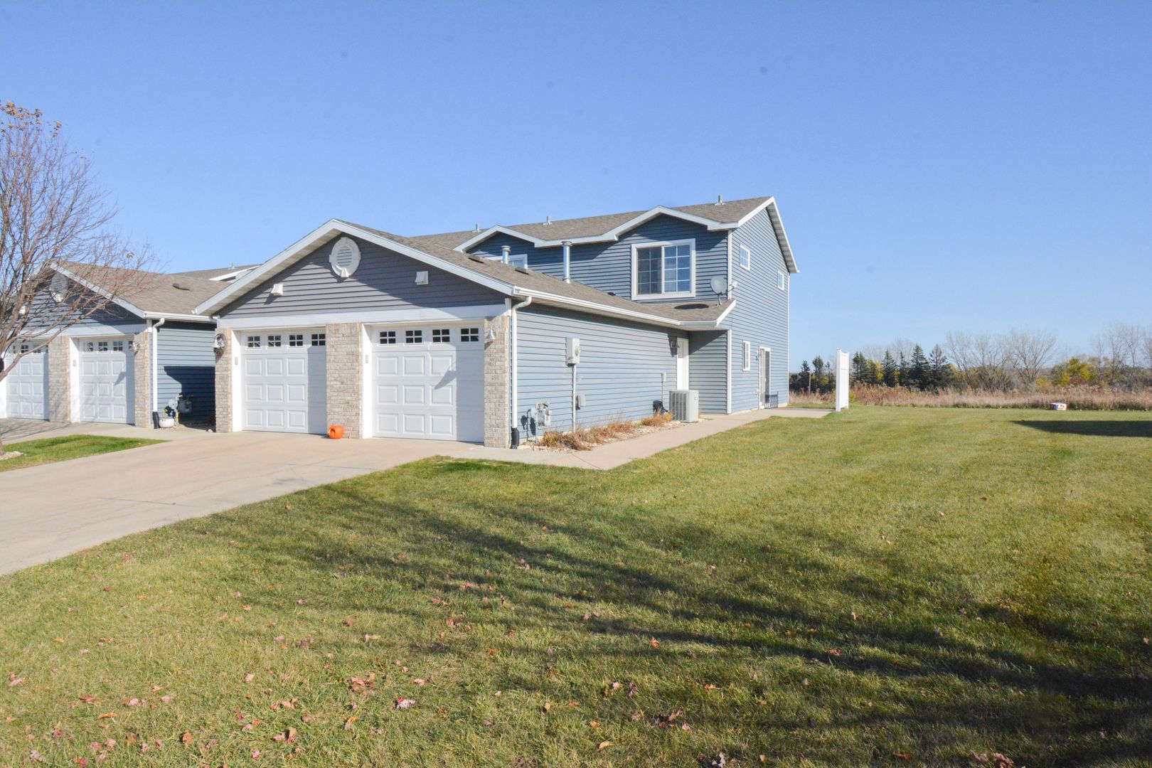 Rochester House: 491 Pointe Ct SW