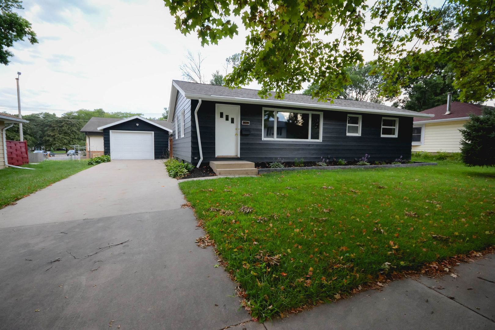 Rochester House: 2829 17th Ave NW