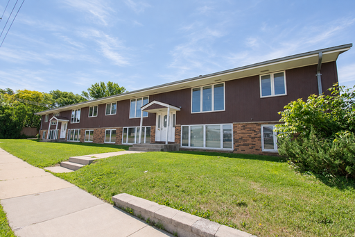 Spacious 2BR with In-Unit Laundry & Garage – photo 1