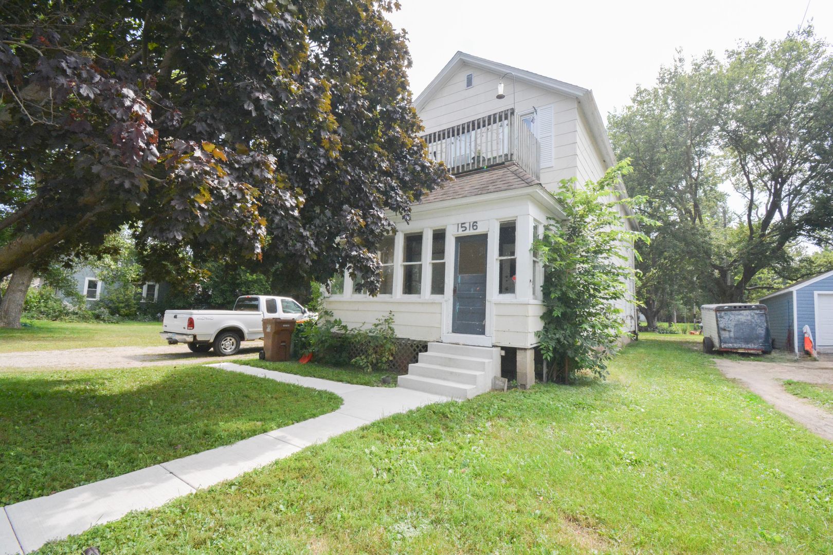 Albert Lea Apartment: 1516/1520 E Hawthorne Ave