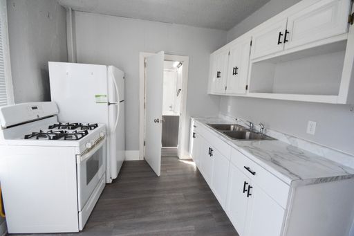 Clean & Modern 2BR Upper Unit in Albert Lea!