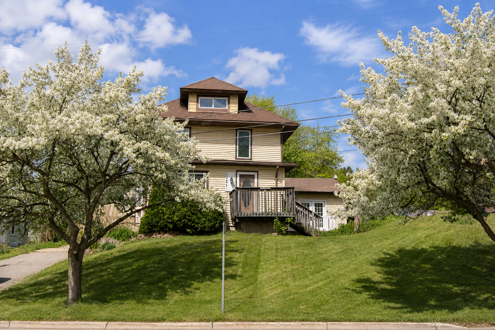 Rochester House: 1321 3rd Ave NW
