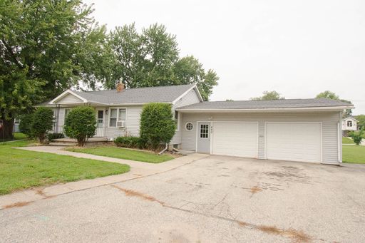 Updated 2-Bedroom St. Charles Apartment with Garage & In-Unit Laundry