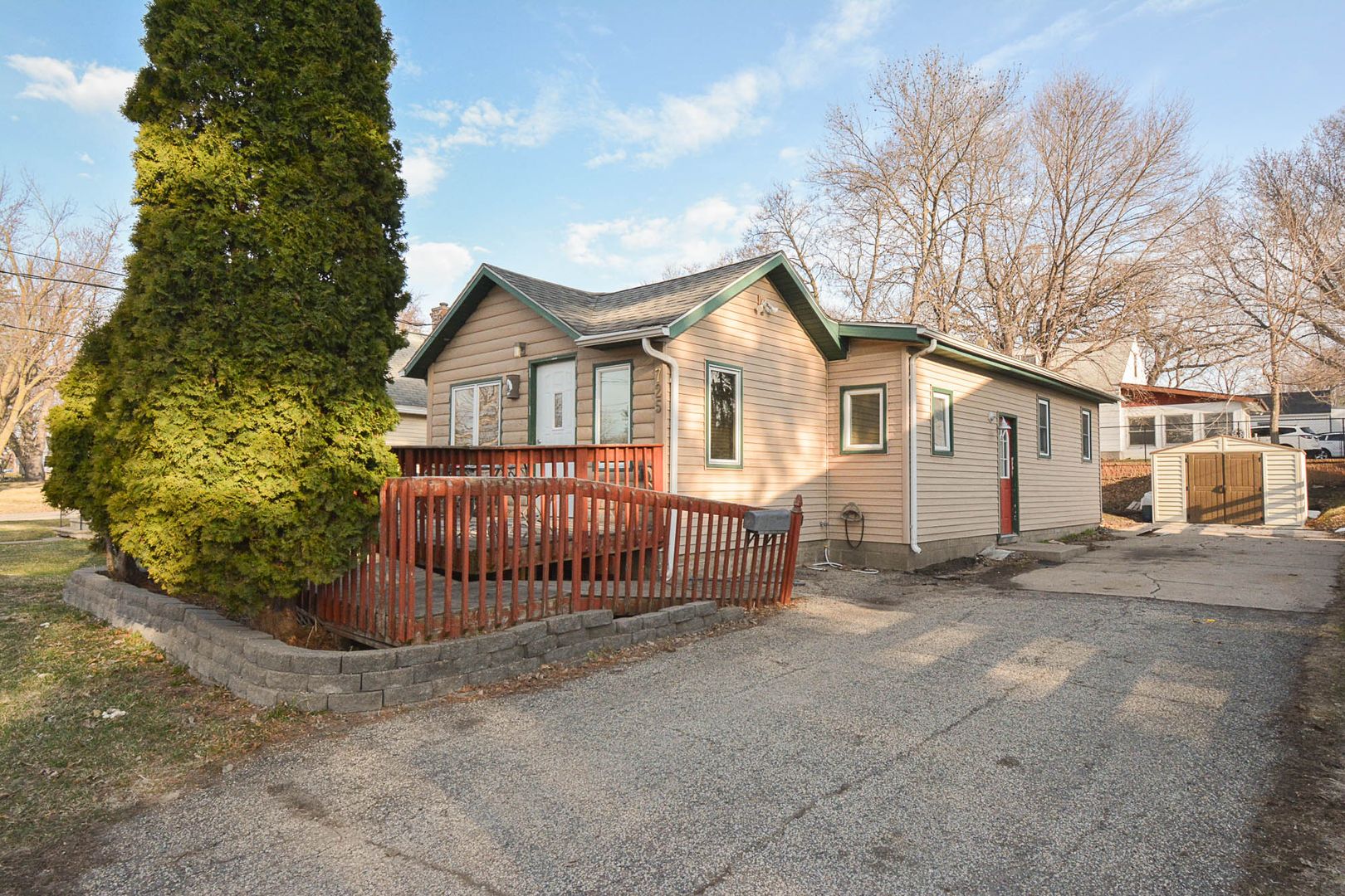 Rochester House: 725 7th St NW