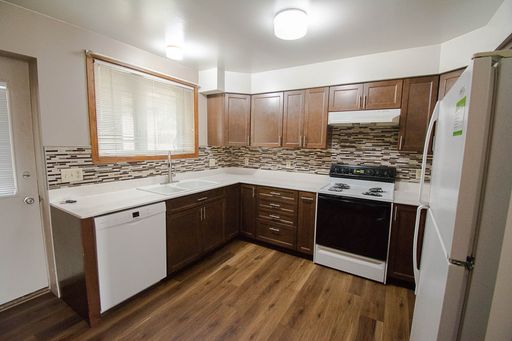 Extra spacious 2br apartment with laundry in unit and garage! – photo 1