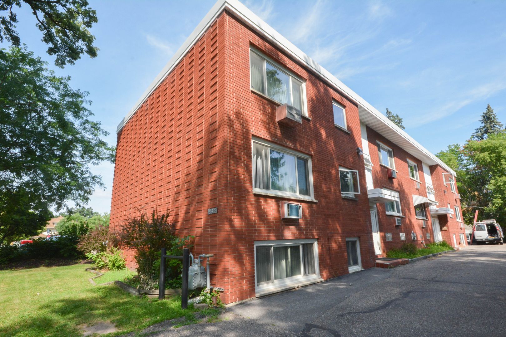 Rochester Apartment: 845 2nd St SW