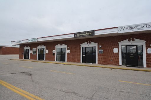 Office/Retail Space w/Front Door Parking – photo 1