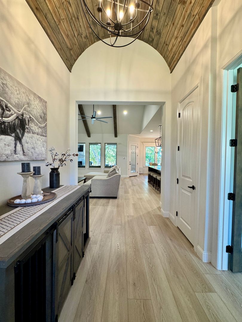 Weatherford House: 412 Lake Arbor