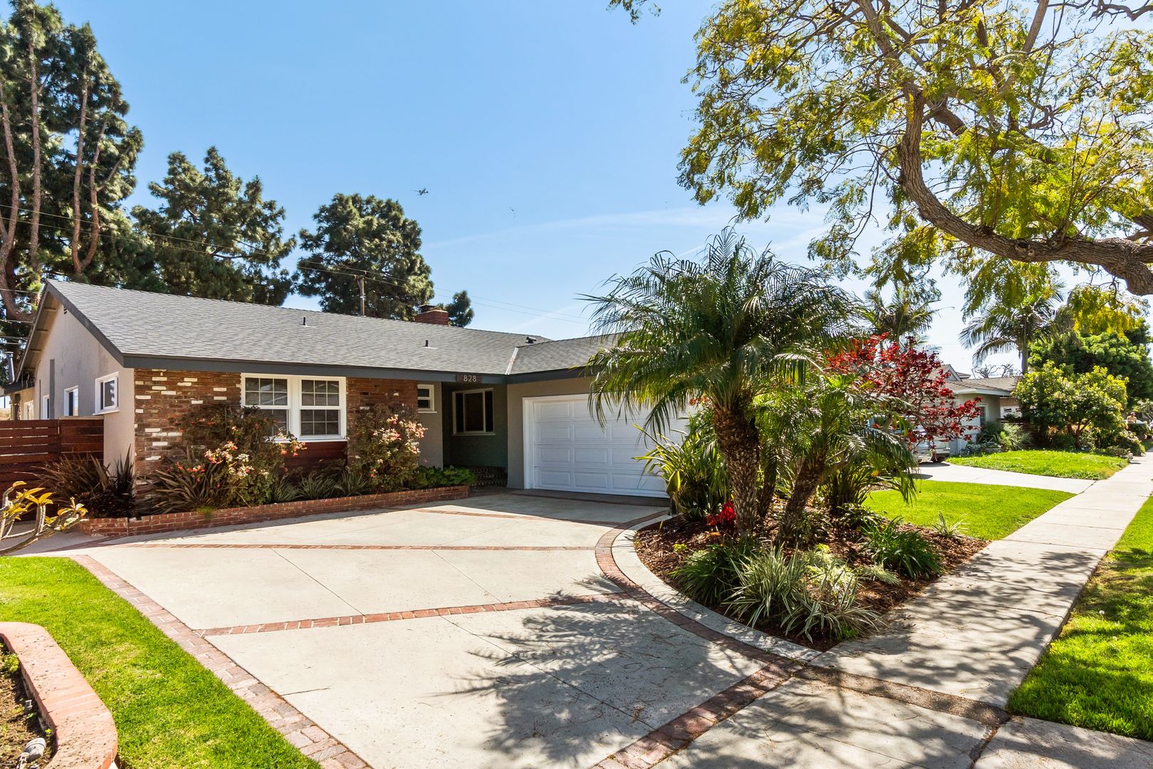 Long Beach House: 828 Stevely Ave