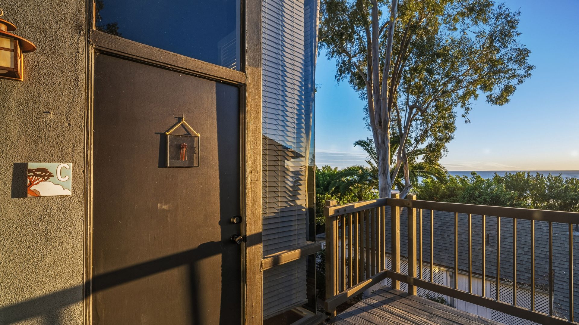 Laguna Beach Apartment: 2101 Glenneyre Street