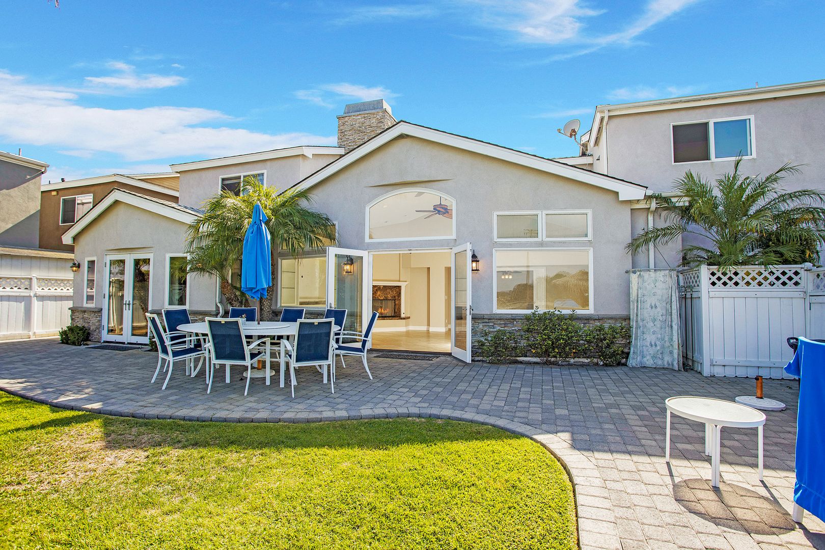 Newport Beach Apartment: 218 Highland Street