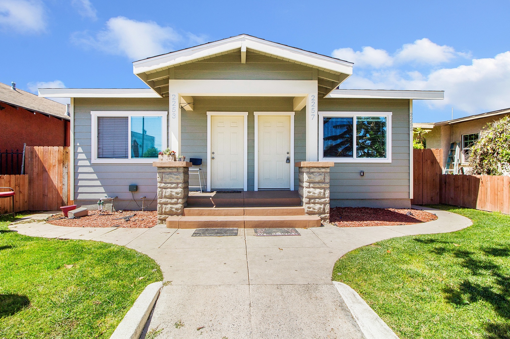 Long Beach Apartment: 2253-2257 Olive Avenue