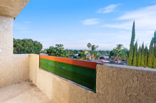 Updated 1BD/1BA Apartment in Well Maintained Complex in Sylmar.