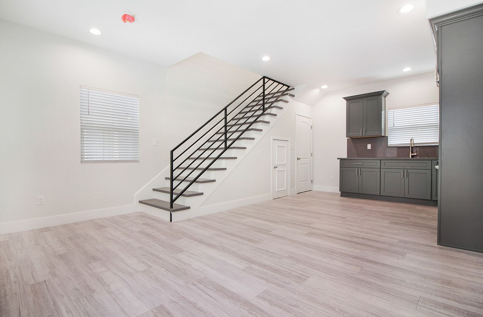 Long Beach Apartment: 1740-1742 Rose Ave.