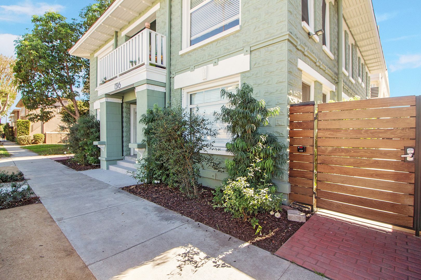 Long Beach Apartment: 1316-1322 East 3rd Street