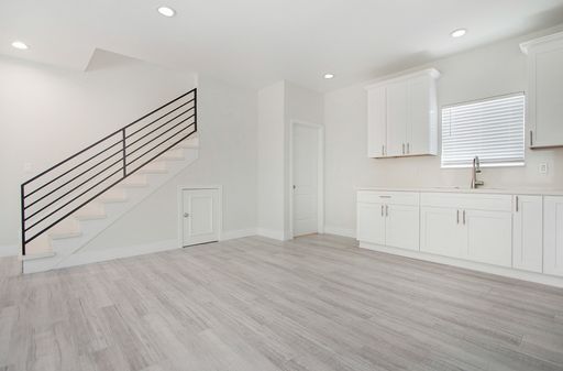 Modern and contemporary. Renovated POLY HIGH Long Beach HOME – photo 1