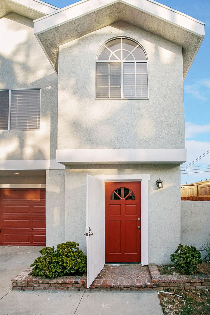 Long Beach Apartment: 5450- 5452 Linden Avenue