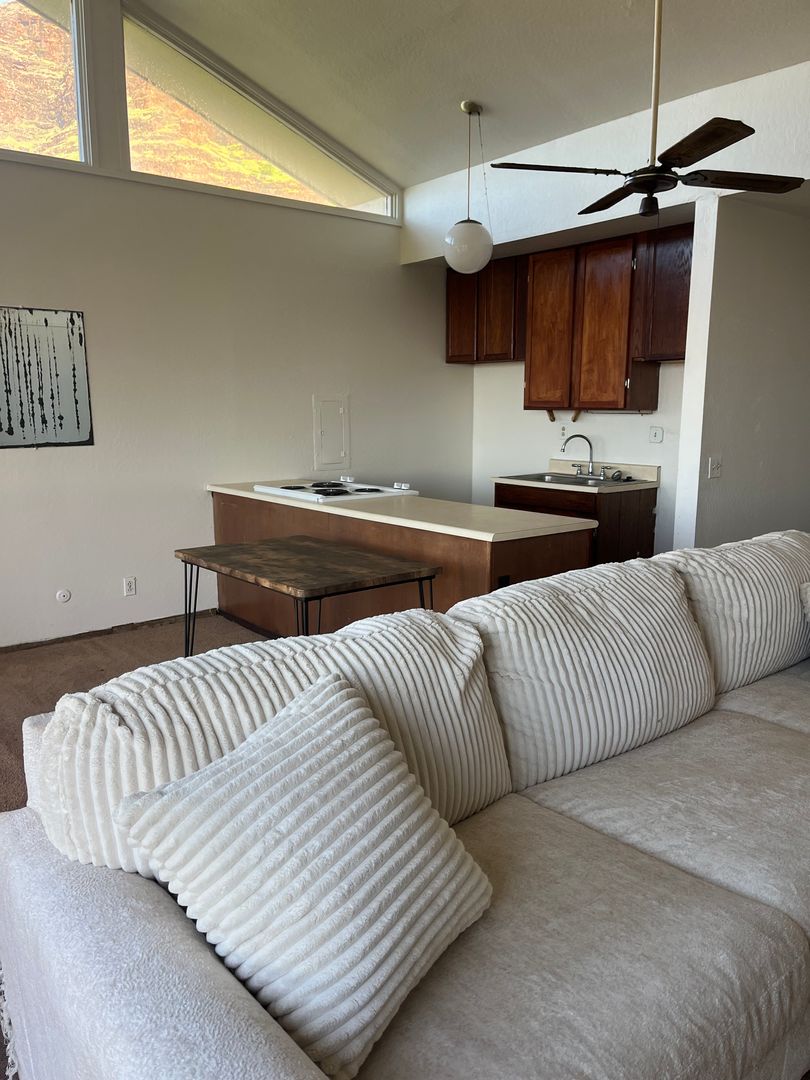 Waianae House: 84-757 Kiana Pl #13C