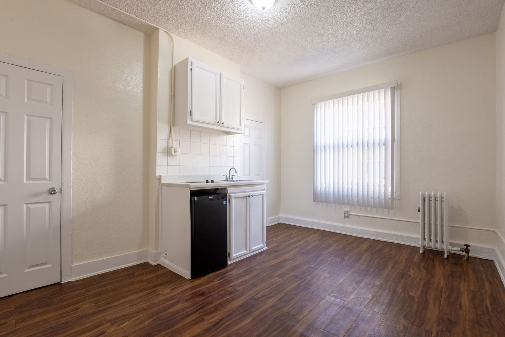 Los Angeles Apartment: 729 S. Union Ave.