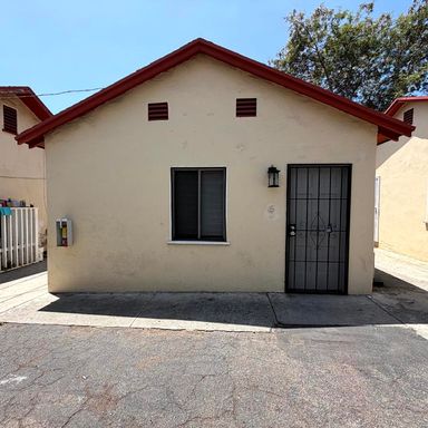 Available Now! Remodeled Studio Apartment in East Pasadena! – photo 1