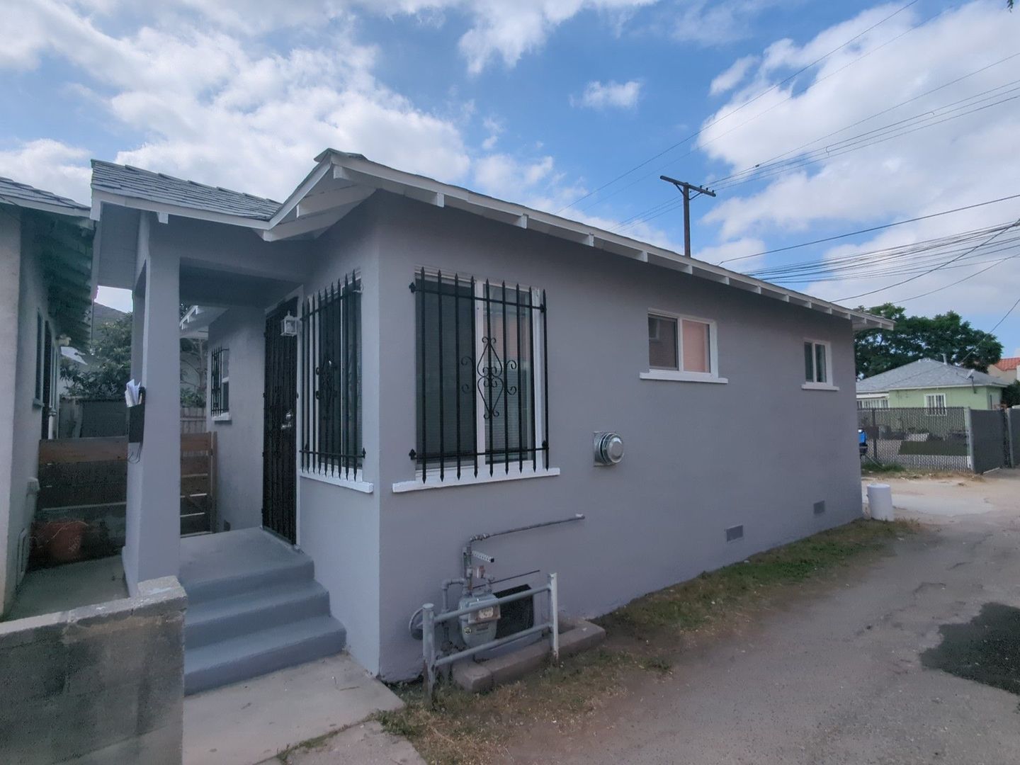 Los Angeles Apartment: 4215 & 4217 S. Budlong Ave.
