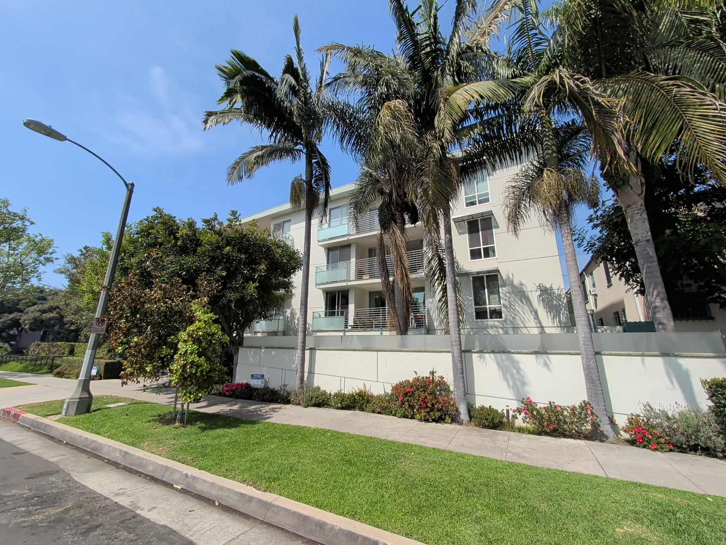 Santa Monica Apartment: 415 Montana Ave - REHAB