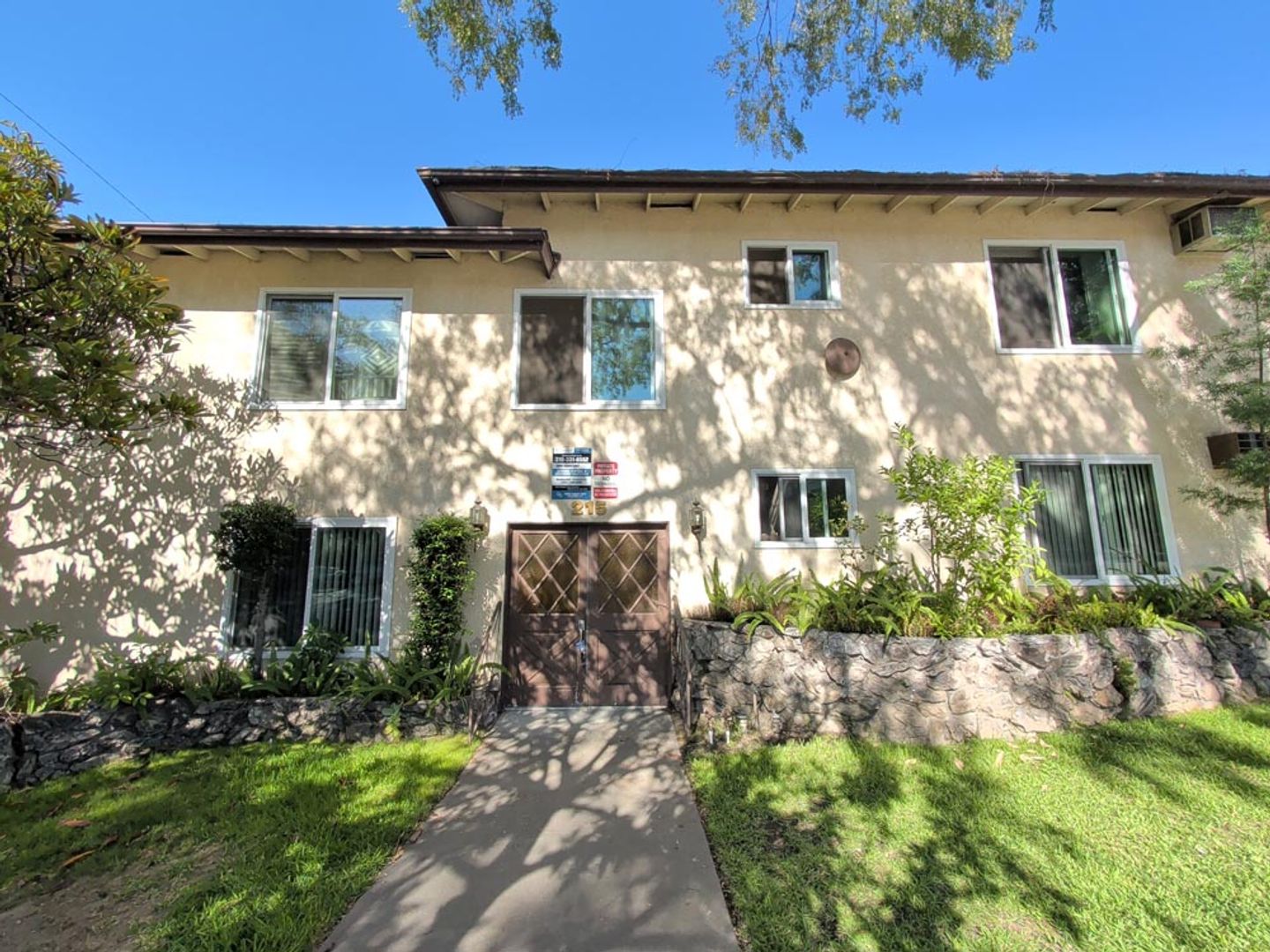 Monrovia Apartment: 215 N Myrtle Ave